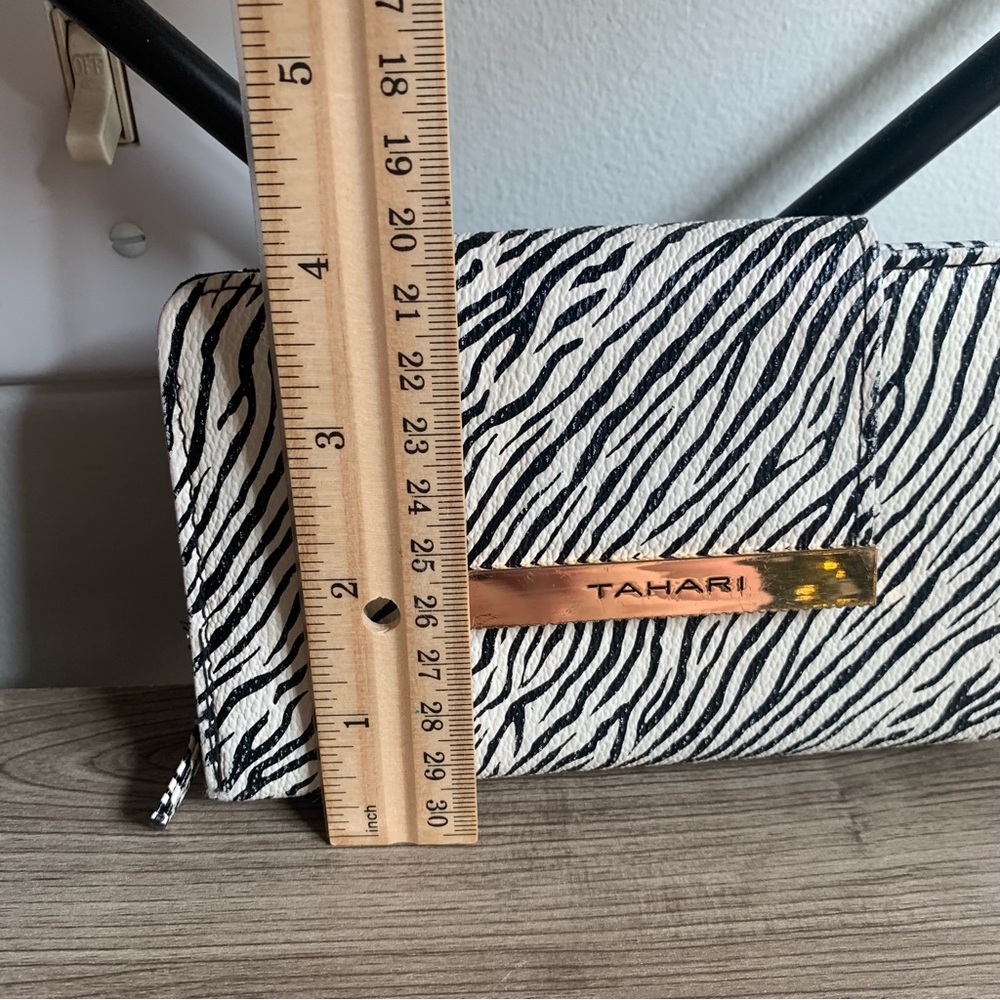 Tahari Zebra Print Wallet Black & White Identity Protect Lining - Picture 10 of 11